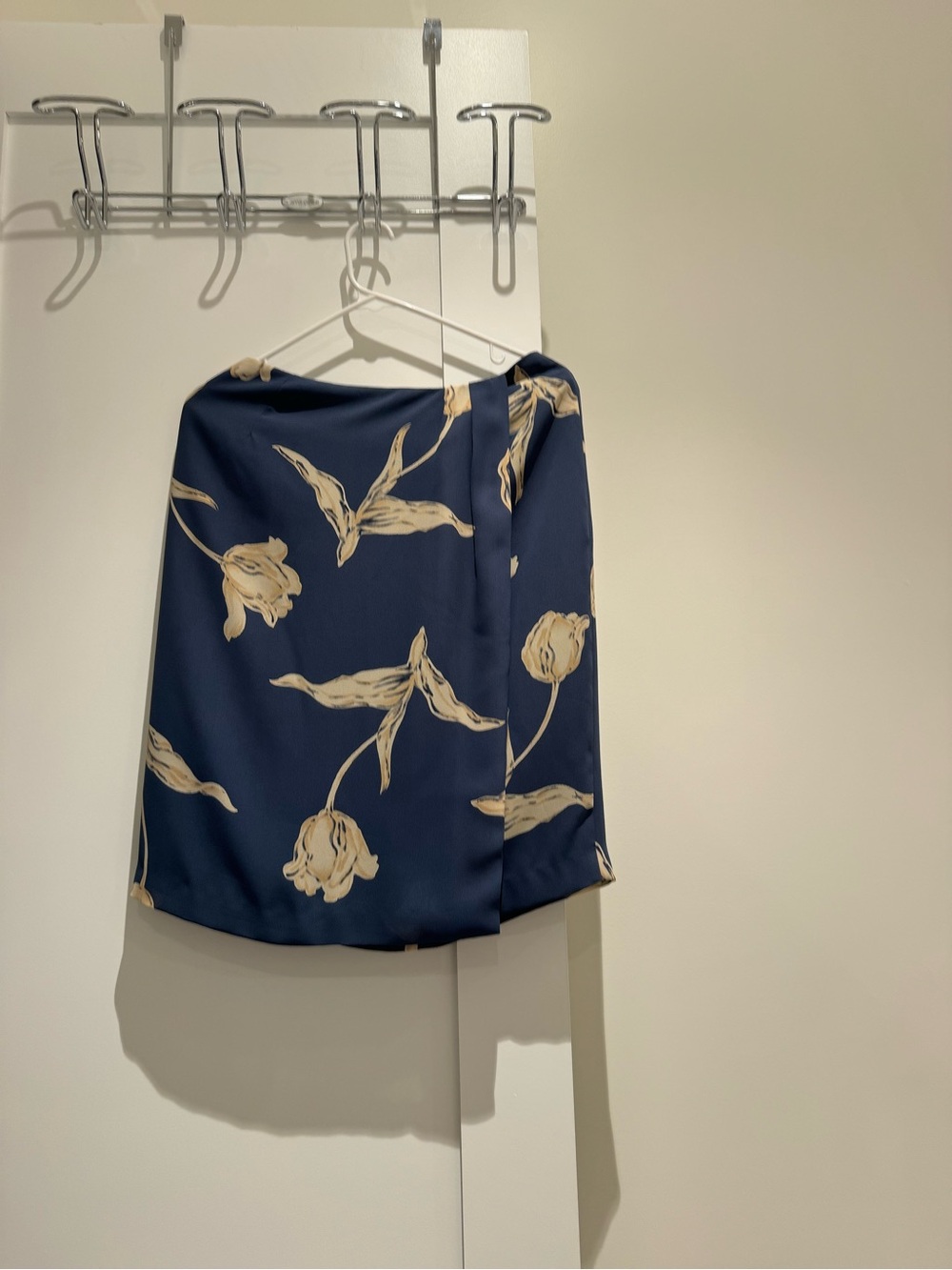 CHAUS Floral Wrap Skirt - Cream Tulip Print size 8